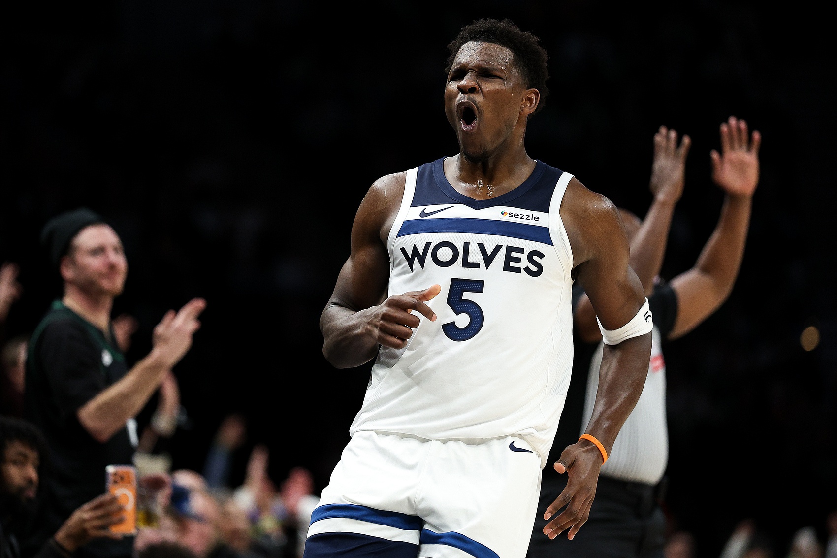 星空体育官网-场均28.9分5板3.8助！明天森林狼客战火箭 爱德华兹缺阵